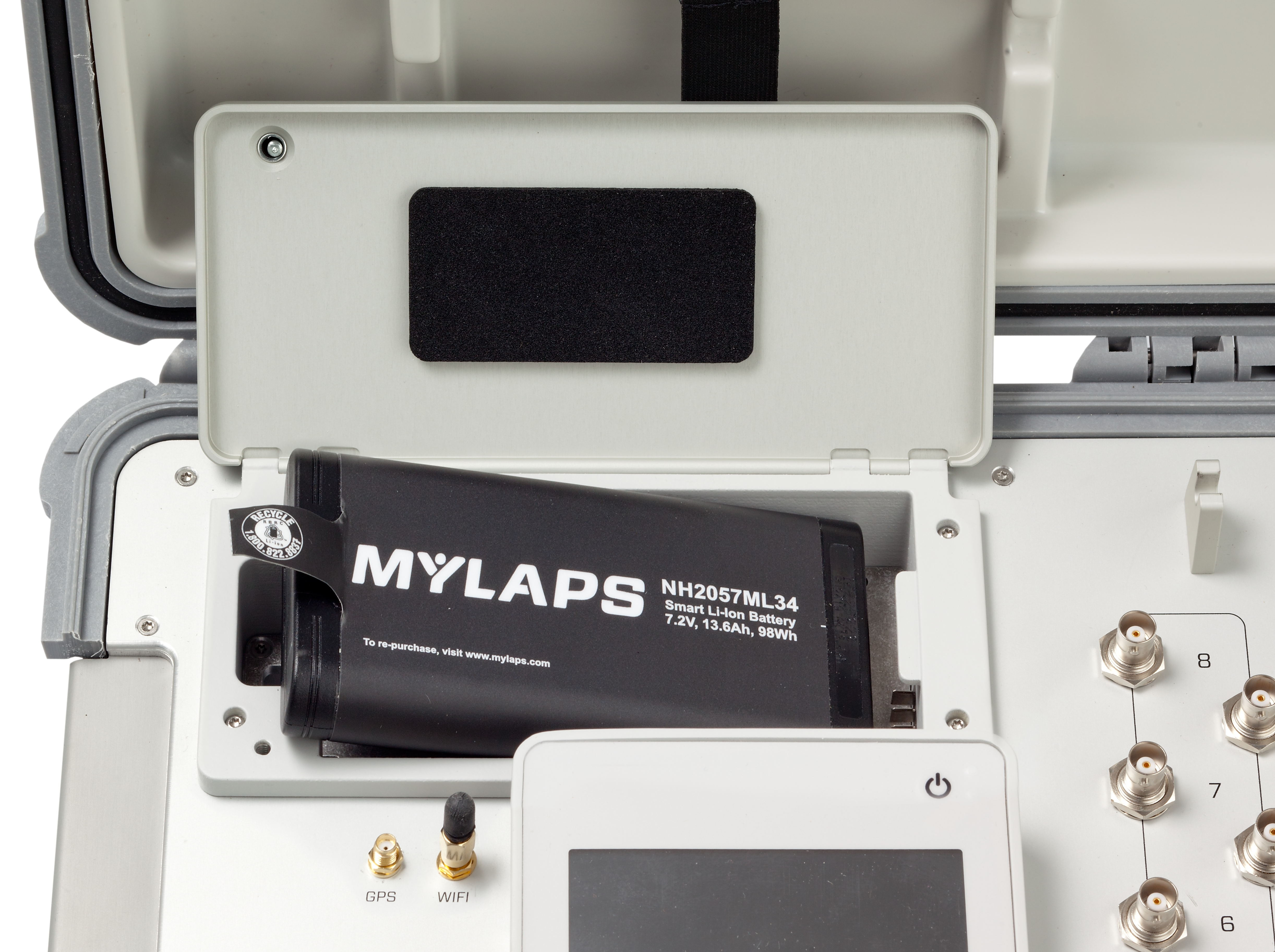 Batterijvak open half eruit